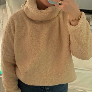 Tuckernuck cozy sweater / fleece in cream